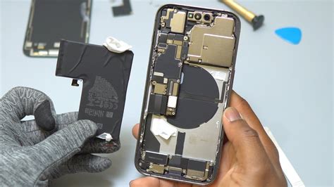 iPhone 14 Battery Replacement .